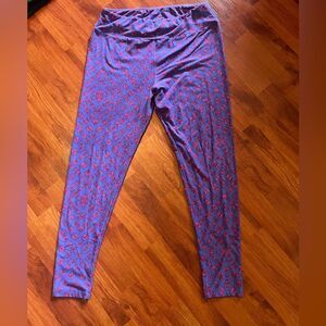 LuLaRoe Tall and Curvy Comfortable Purple and pink leggings. Gently used.